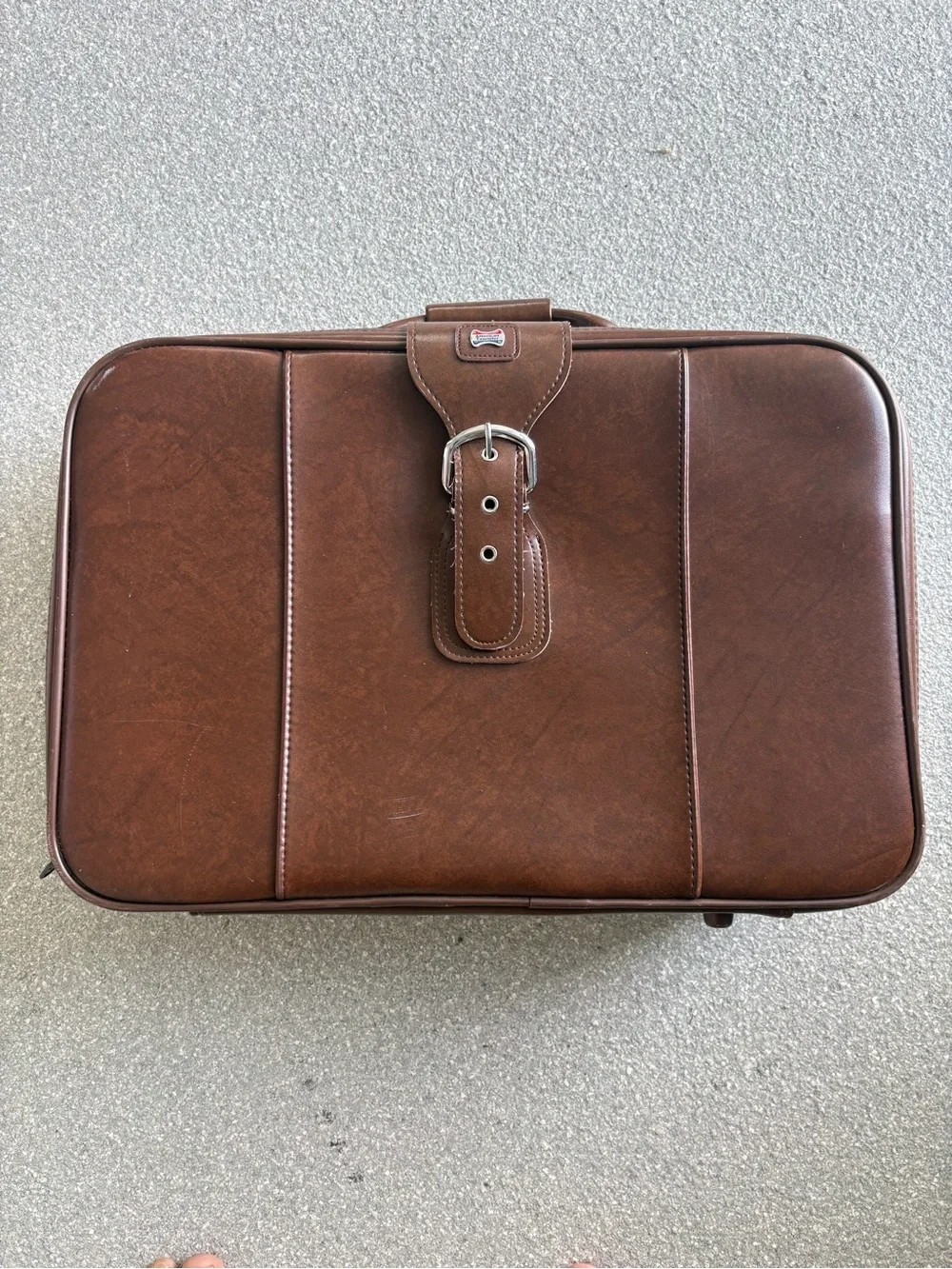 Vintage American Tourister Brown faux Leather travel bag 14”x20